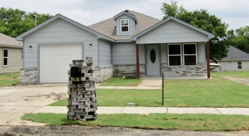 1207 Rosemary St, Greenville, TX 75401-2633
