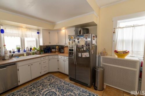 321 Edgewater Dr, Mishawaka IN  46545-6910 exterior