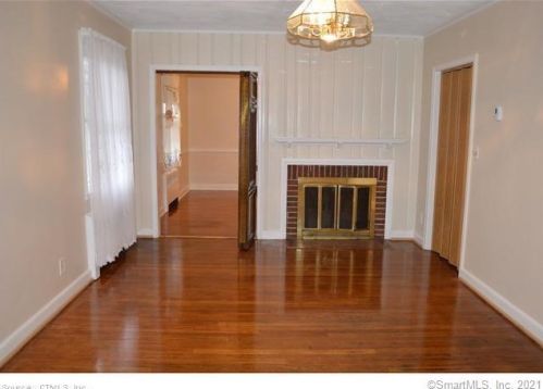 1049 Farmington Ave, Hartford CT  06107-2110 exterior