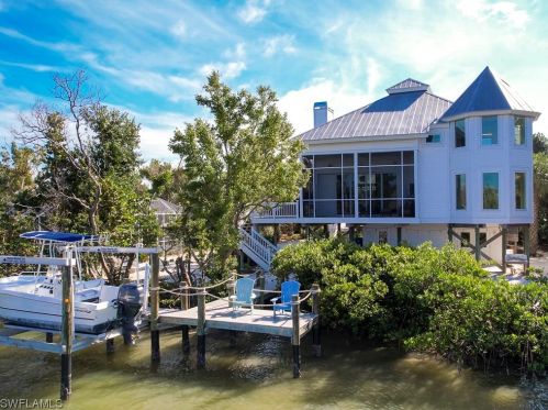 5690 Pne Tree Dr, Sanibel FL 33957-2304 exterior