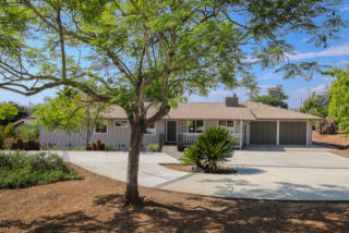 440 Hutchison St, Vista, CA 92084-1406