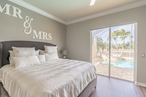 8506 Deimille Ct, Naples FL  34114-2712 exterior