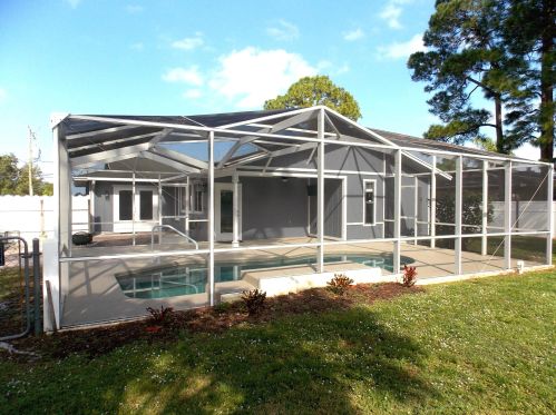 562 Eyerly Ave, Fort Pierce FL  34983-2944 exterior