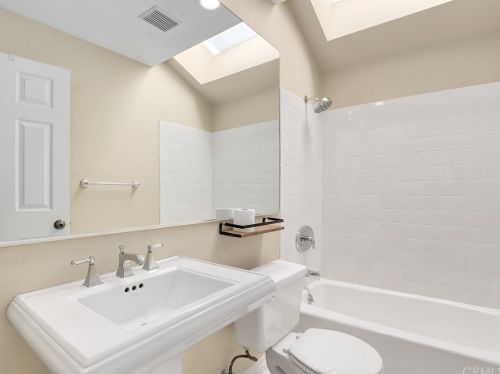 2752 Simi Hills Ln, Simi Valley CA  93063-2490 exterior