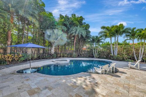 5112 Foxpointe Cir, Delray Beach FL  33445-4345 exterior