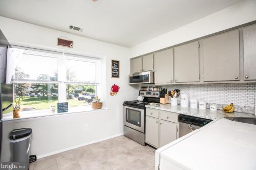 1409 Silver Ct, Trenton, NJ 08690-3526
