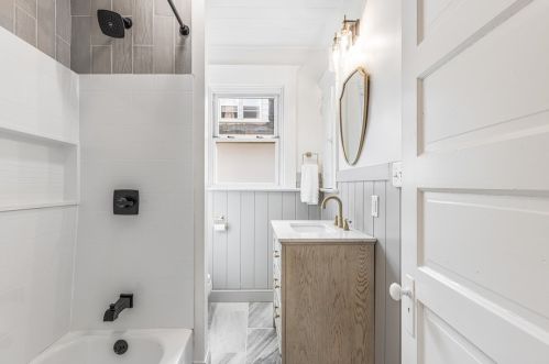 318 New Castle St, Zelienople PA  16063-1336 exterior