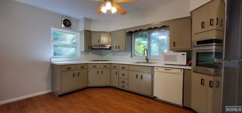 652 Closter Dock Rd, Closter NJ  07624-3223 exterior