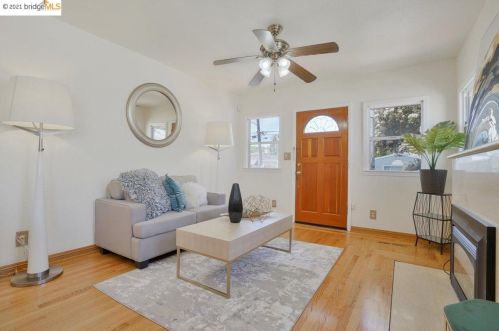 2744 67th Ave, Oakland, CA 94605-2336