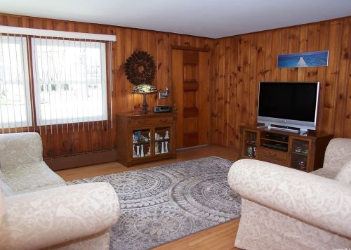 25 Old Neck Rd, Center Moriches, NY 11934-2607