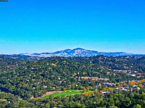 122 El Toyonal, Orinda CA  94563-2133 exterior