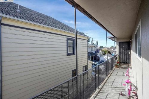 1517 51st Ave, Oakland CA 94601-5237 exterior