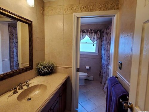 512 Avon Pl, West Islip NY  11795-4702 exterior