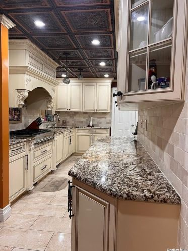 324 43rd St, North Lindenhurst, NY 11757-2301