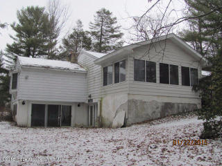 225 Shiny Mountain Rd, Greentown, PA 18426-9411