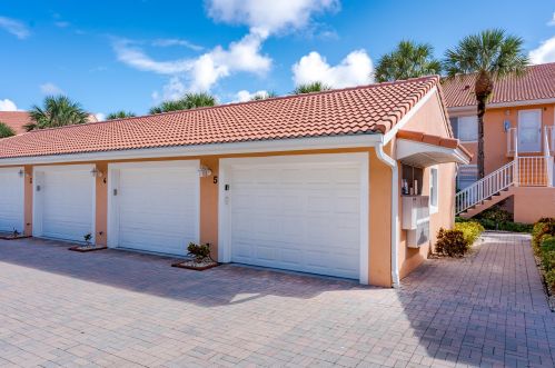 6760 Beach Resort Dr, Naples FL  34114-7562 exterior