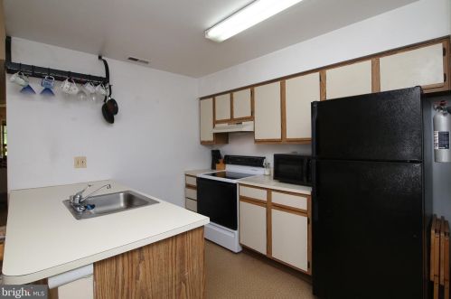 108 Ashton Ct, West Deptford NJ  08051-2001 exterior
