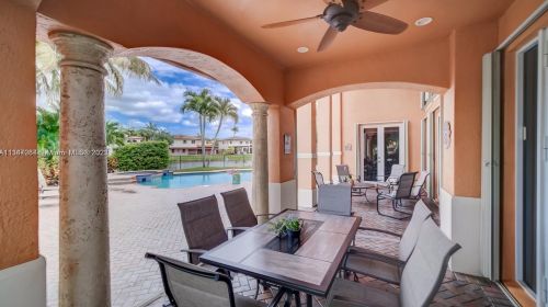 15963 79th Pl, Hialeah FL  33016-6647 exterior