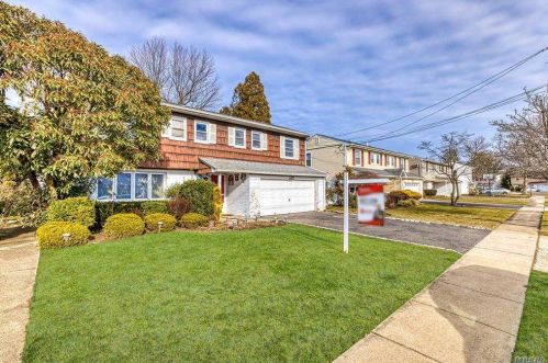 2407 Kayron Ln, North Bellmore, NY 11710-2113