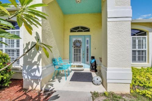 23379 Olde Meadowbrook Cir, Bonita Springs, FL 34134-9115