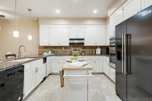 4712 Bryce Cir, Carlsbad CA  92008-4289 exterior