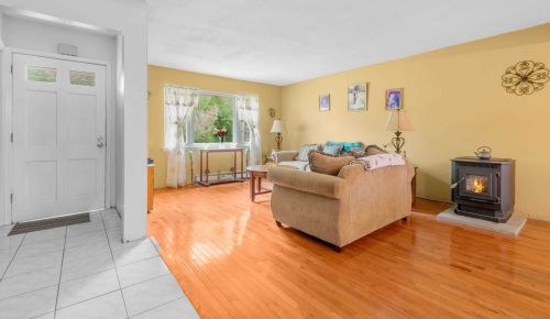 15 Abbie Ln, Hyde Park, NY 12538-2201