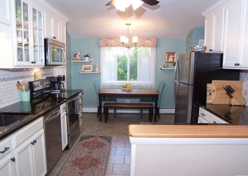 41 Somerset St, South Setauket, NY 11720-4130
