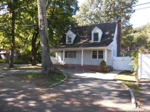 15 Ketcham Pl, Huntington Station, NY 11747-1406