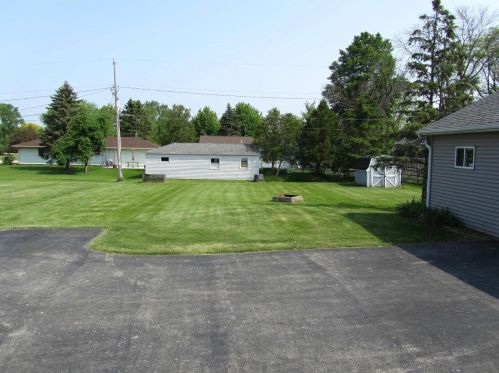 795 Pioneer Rd, Fond Du Lac WI  54935-6516 exterior