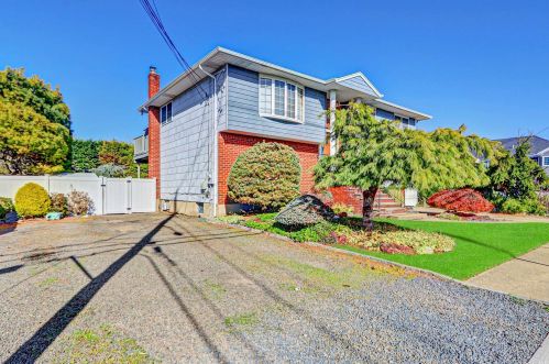 2177 Rosemont St, North Bellmore, NY 11710-1120