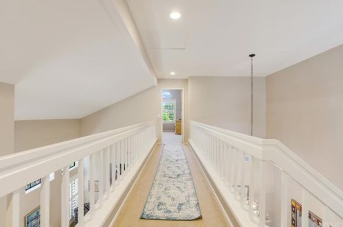 372 Turin St, Calabasas CA  91377-5527 exterior