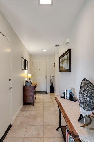 20046 Avenue Of The Oaks, Santa Clarita CA  91321-1361 exterior