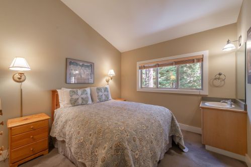 11720 Mougle Ln, Truckee CA  96161-6108 exterior