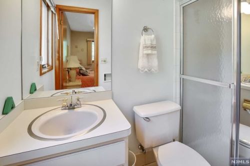 236 Gilbert Ave, Elmwood Park NJ  07407-2813 exterior