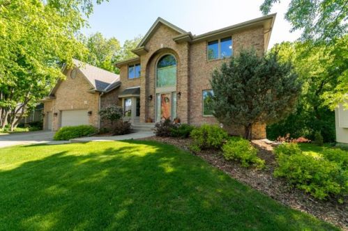 4160 Dallas Ln, Minneapolis, MN 55446-3821