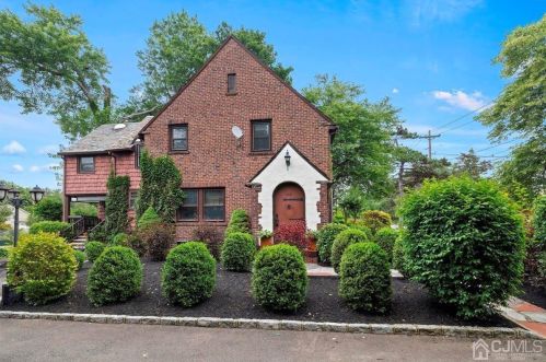 108 Freeman St, Woodbridge, NJ 07095-3126