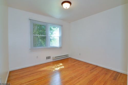 6 Sandra Rd, East Amwell Township NJ  08551-1009 exterior