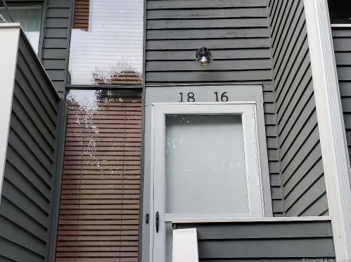 18 Hudson St, Bethel, CT 06801-2052