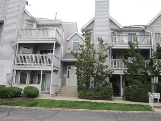 133 Quartz Ln, Paterson, NJ 07501-3351