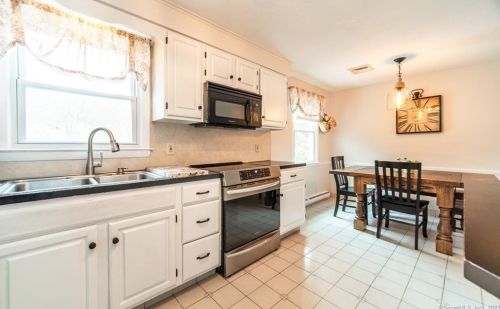 148 Dorothy Dr, Middletown CT  06457-5304 exterior