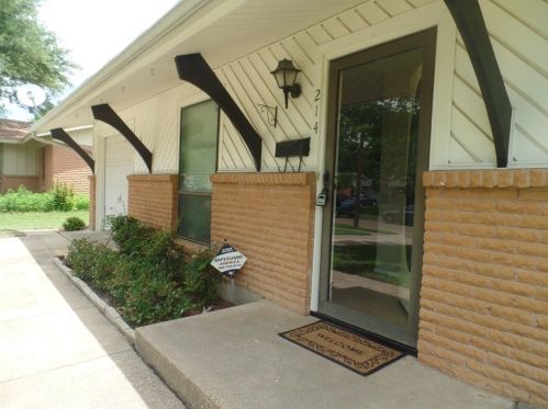 214 Island Dr, Richardson TX  75081-3624 exterior