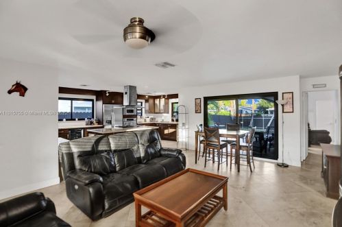 2003 37th Ave, Hollywood FL  33021-4320 exterior