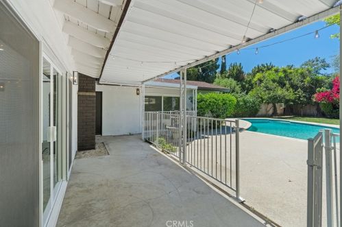 6747 Blewett Ave, Van Nuys CA  91406-6014 exterior