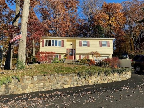 9 Prospect Pl, Airmont, NY 10901-6113