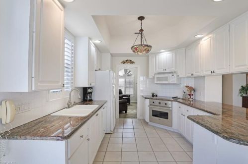 5437 Freeport Ln, Naples, FL 34119-9517