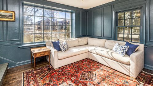 5068 Lake Dr, Milwaukee WI  53217-5748 exterior