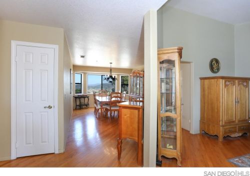 1529 Montecito Vis, Alpine CA  91901-2317 exterior