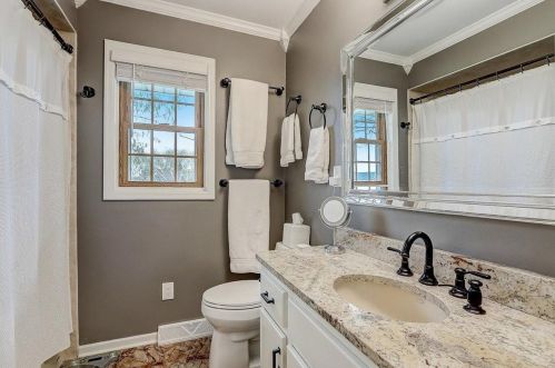 13190 Scarborough Dr, Waukesha WI  53151-6122 exterior