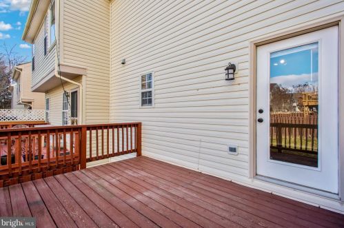211 Frazer Dr, Purcellville VA  20132-5807 exterior