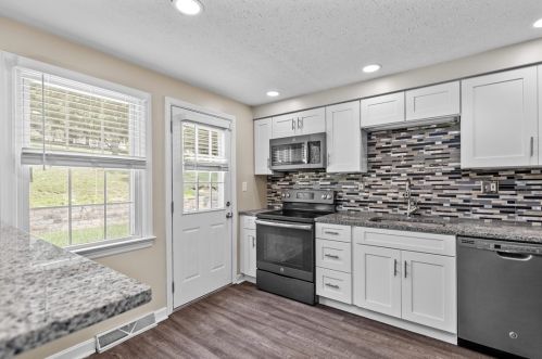 213 Old Oak Rd, Canonsburg PA  15317-2628 exterior